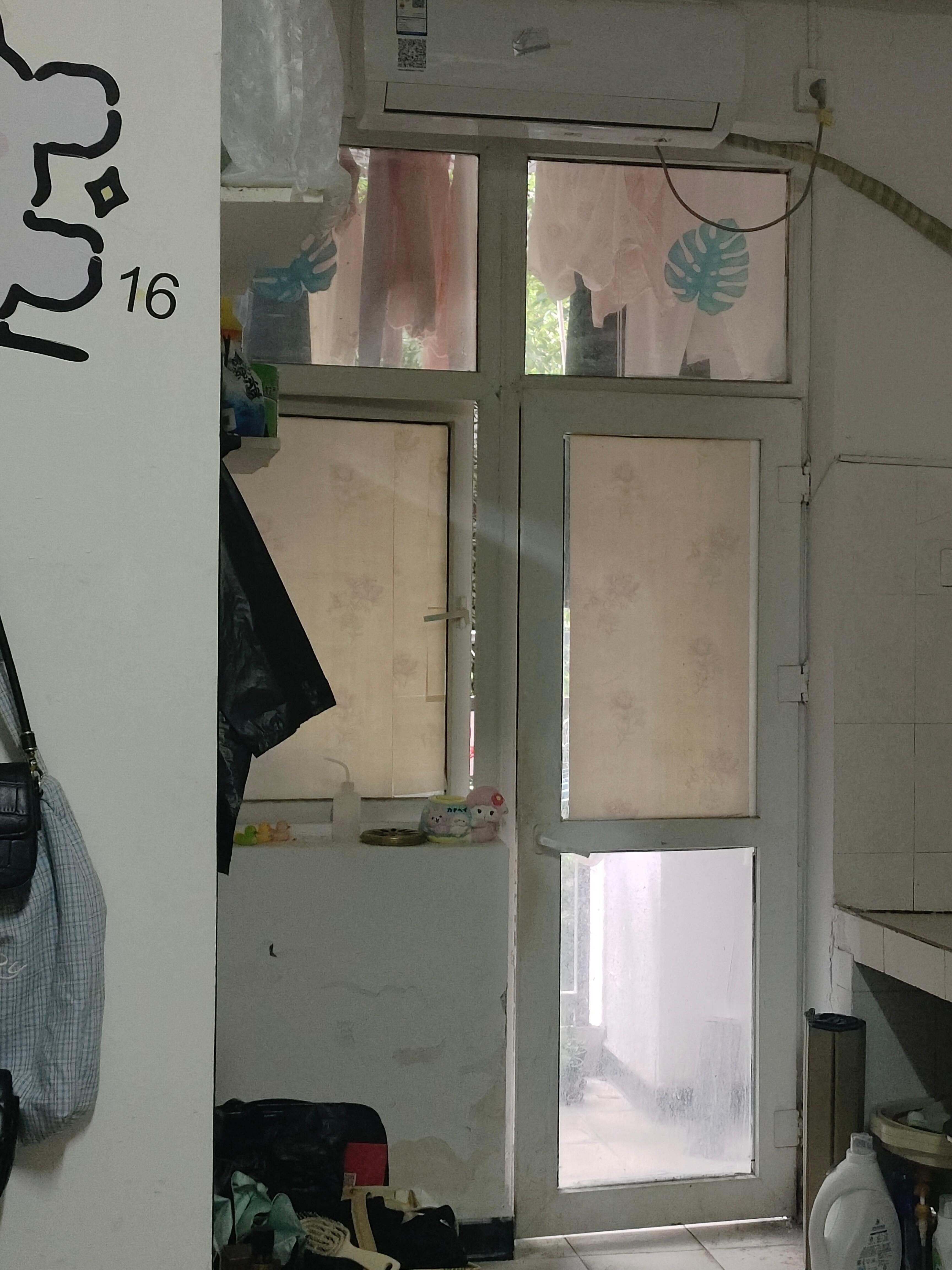 我求你们了舍敌，真的搞不懂为什么每次出门或者上床都得把门窗关上，又没开空调，每次