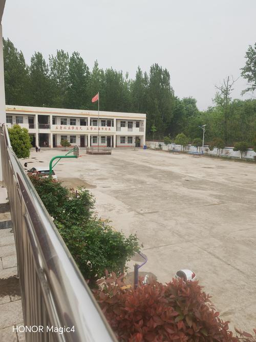 农村小学状况令人担忧

近些年来，由于包括农业生产资料在内的物价持续上涨，粮食价