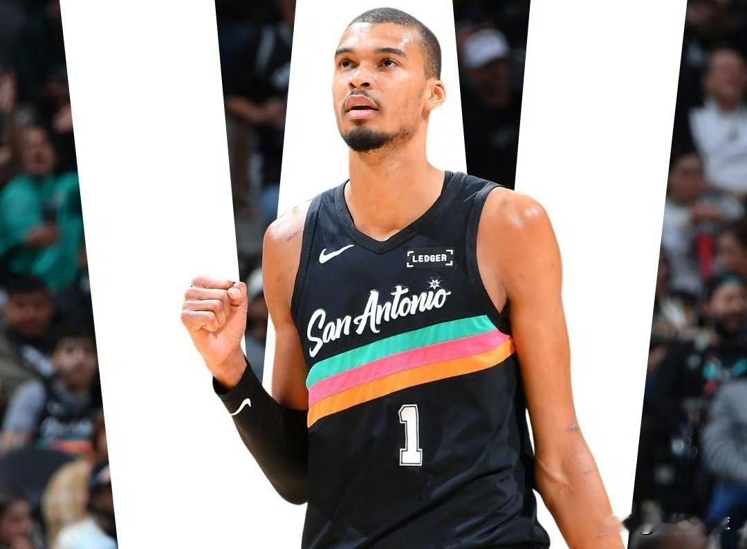 文班亚马面对湖人单节7分59秒轰下25分3篮板1抢断1盖帽，湖人三大主力缺席
今