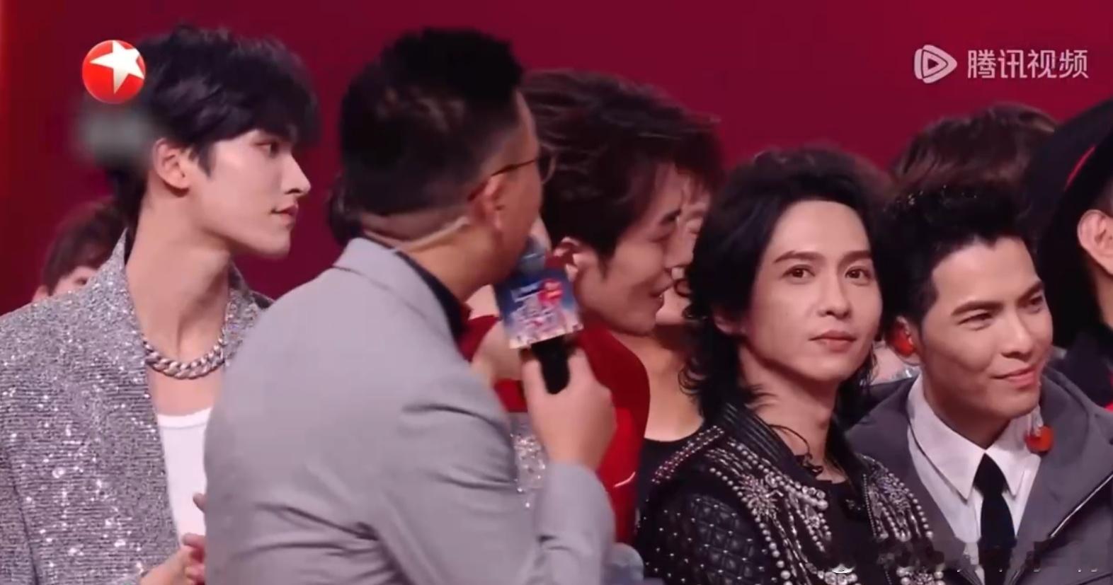 #黄景瑜零点跨年去哪儿了#找到我们黄景瑜零点跨年去哪里了，原来他已经去剧组了。怪