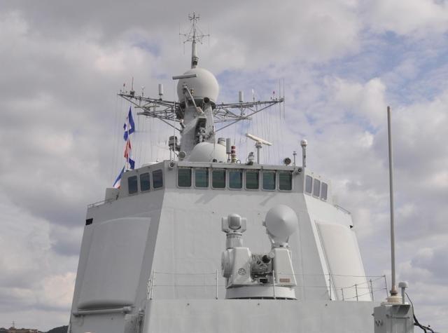 中国雷达又凡尔赛了一把。根据央视的报道，052D银川舰的雷达只要一开机，周围几百