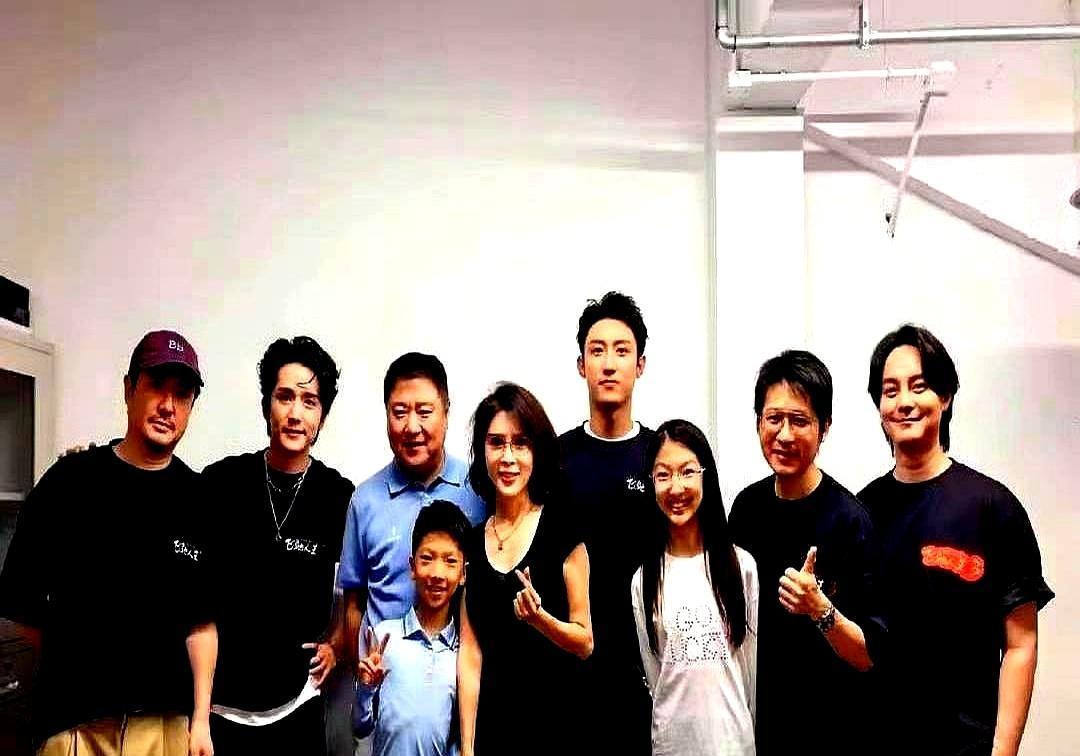 离婚三年？
人家票房都29亿了。
你听说了吧，那传得有鼻子有眼的离婚消息。
就在