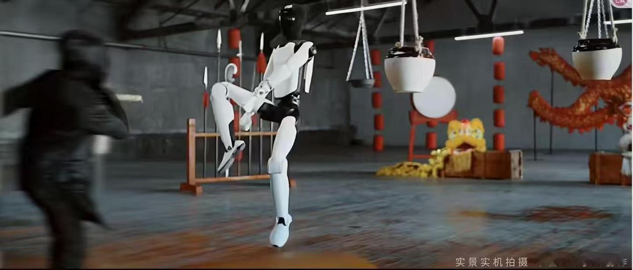 硬核科技上新！智元发布新型全尺寸人形机器人远征A3，动态平衡、运动速度、拟人度全