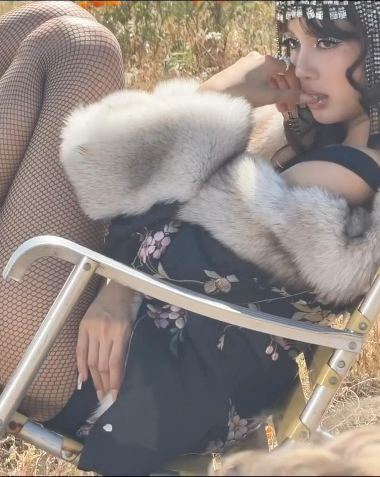 雅，大雅！lisa 穿出长腿美感 美腿写真 皮草贵妇