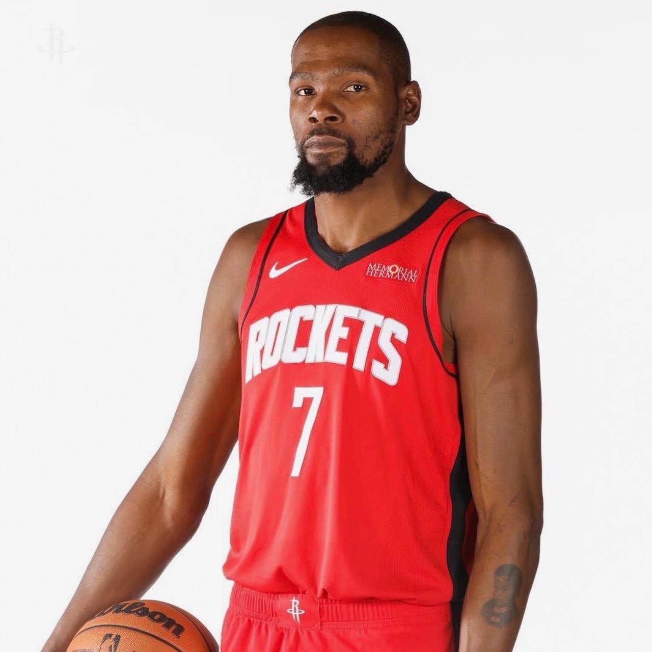 那些说凯文·杜兰特“季后赛中途放弃球队”的人真是太无知了。
杜兰特本赛季82场比