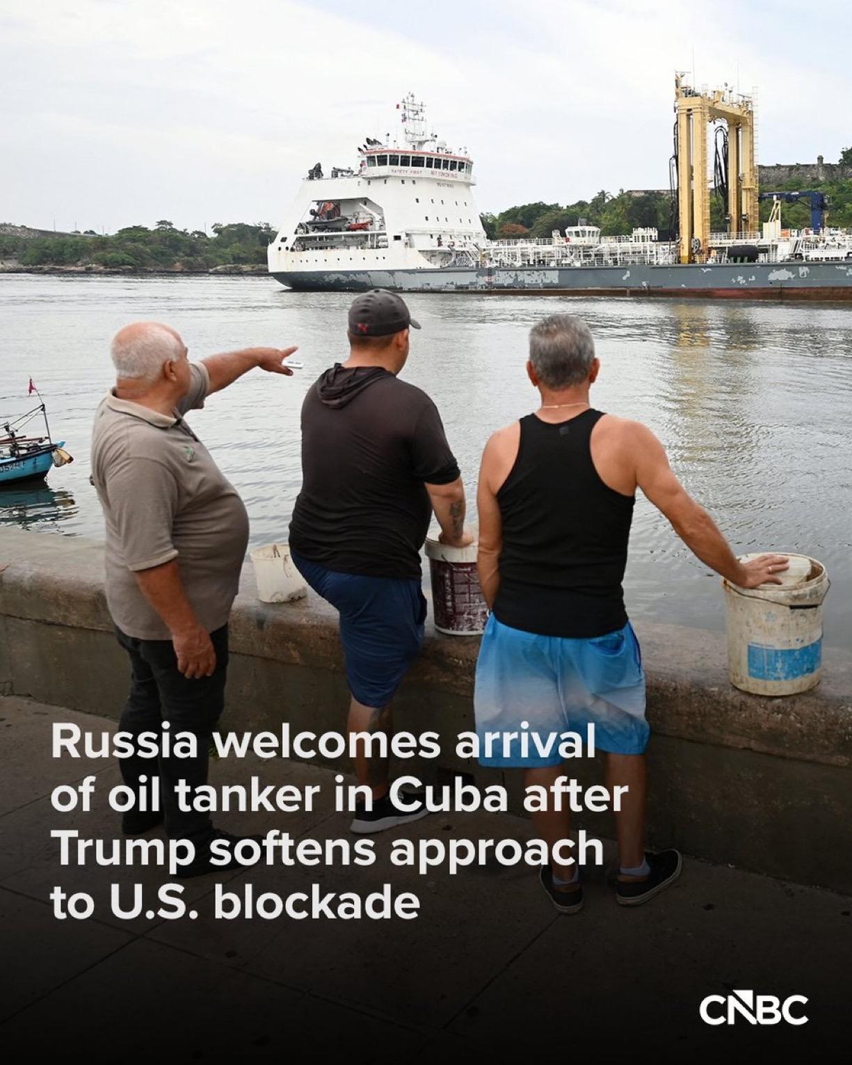 克里姆林宫周一表示欢迎一艘悬挂俄罗斯国旗的油轮抵达古巴，并称在油轮交付之前，已与