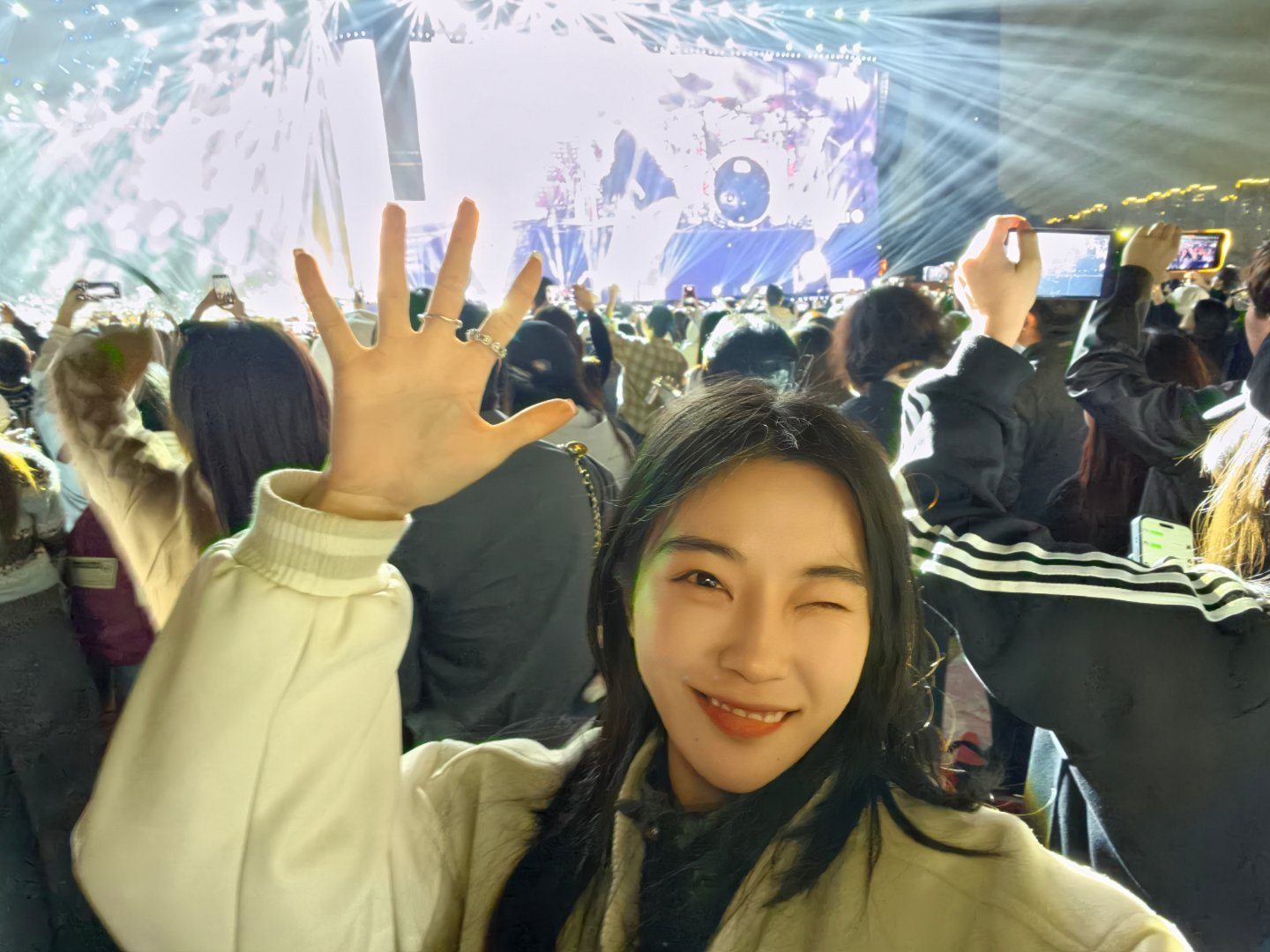 是谁昨天看了音乐节，听到了陶喆唱歌🎤 ，还看到了烟花🎆 ？啊 原来是我这个幸