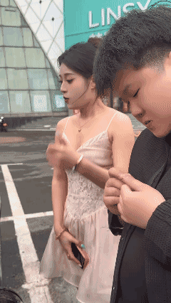 虎焯老姐
窝囊废老弟[泣不成声]