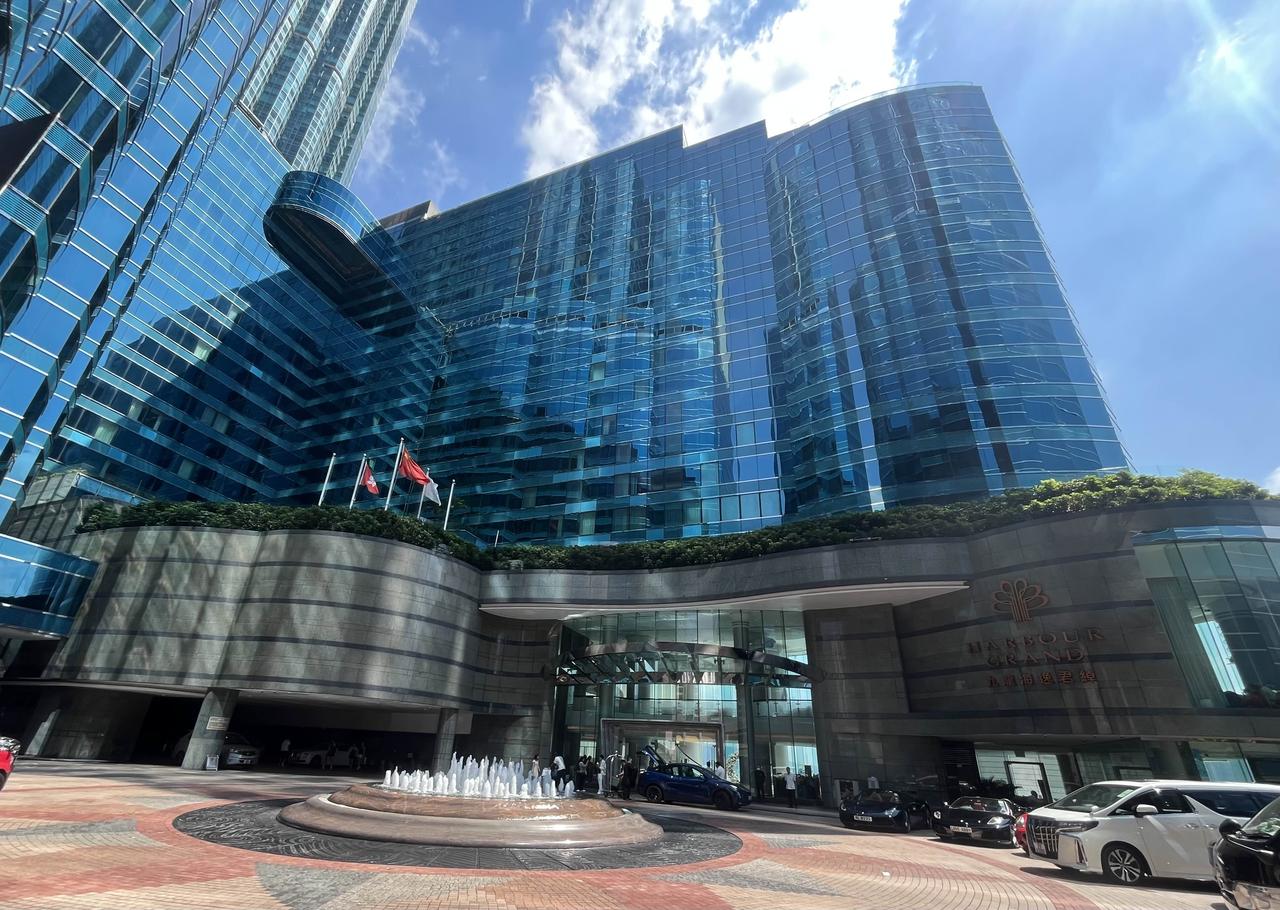 在香港九龙海逸君绰酒店，看维多利亚港湾……
2026年10月，我用手机摄影的照片