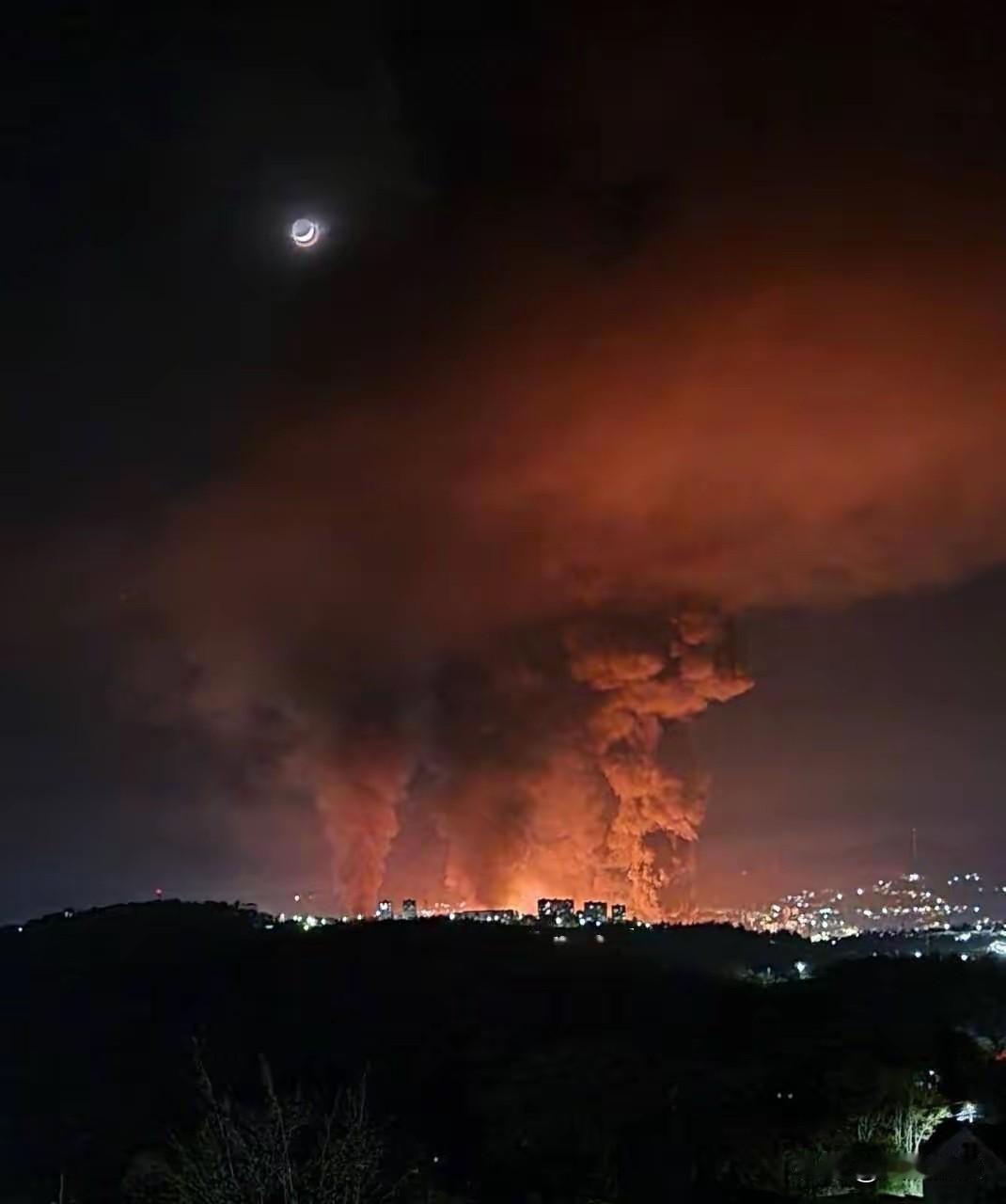 大火持续进入第五天！俄罗斯图阿普谢炼油厂在遭袭后从4月16日起，一场大火一直在烧