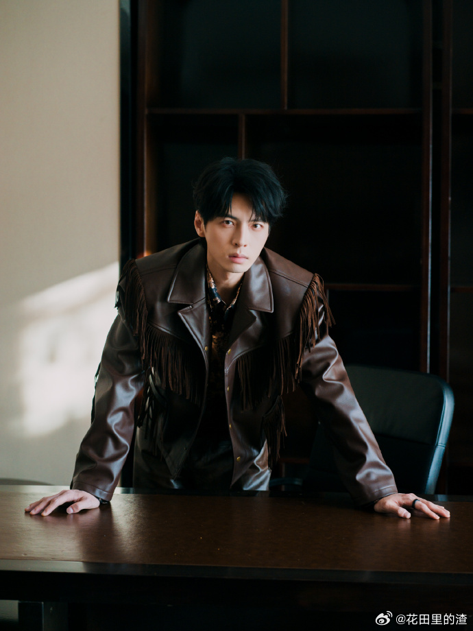 蒲熠星说自己是黄金左脸 蒲熠星在主咖和Ta的朋友们里自我介绍，那叫一个精彩纷呈，