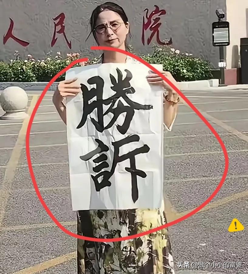 姐妹们，今天必须唠唠崔丽丽，她真的太刚了！身为销售总监，本在职场发光发热，却在一