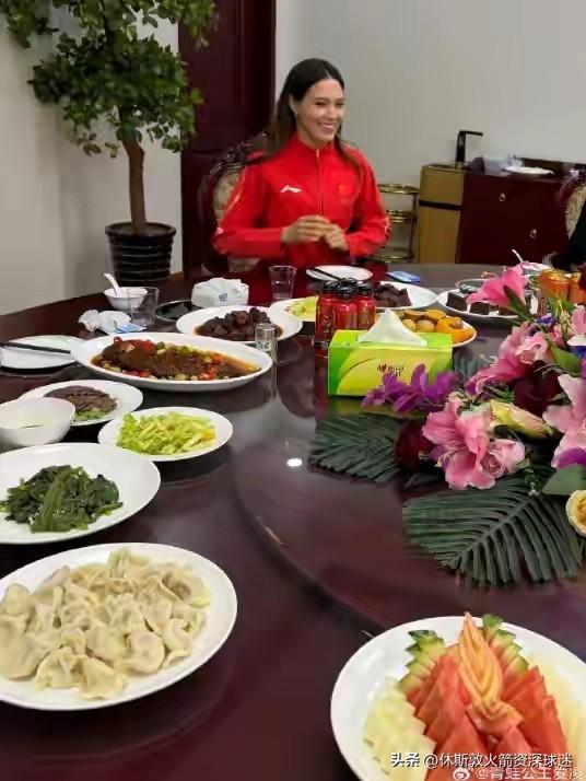 如果谷爱凌能一直代表中国出战，最后能回到中国生活那就完美了。感觉未来谷爱凌还会把