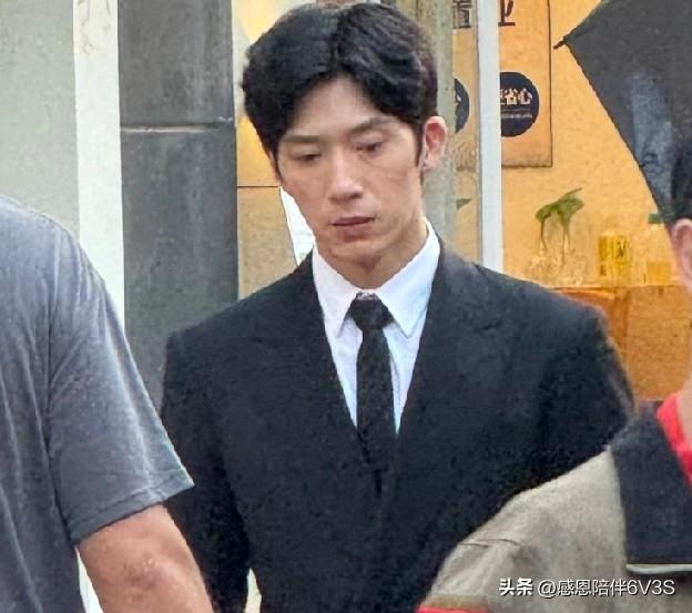 井柏然才36岁，状态却如此疲惫，感觉他可以尝试通过医美来调整一下。感觉他和刘雯在