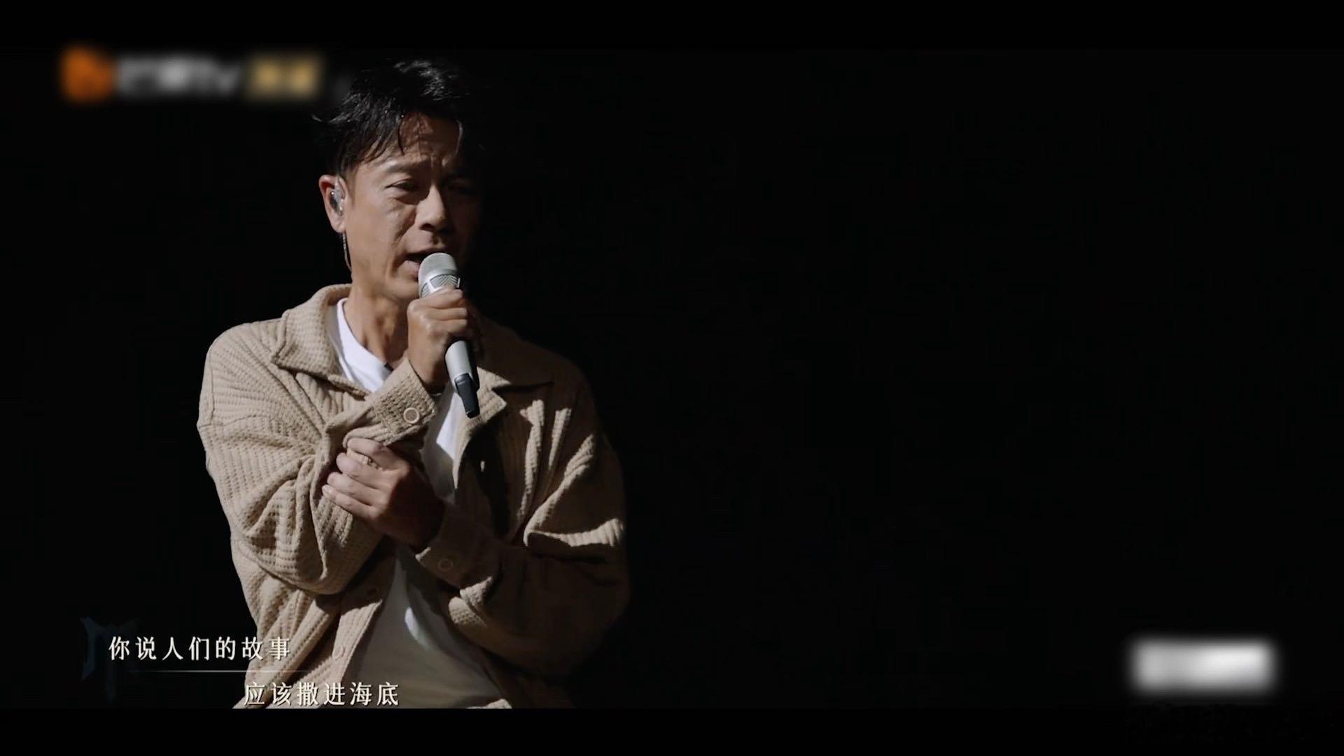 《海底》的旋律中，#李克勤黄潇海底双向救赎#，他们用歌声与舞蹈交织出一幅幅破碎的