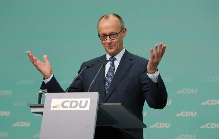 默茨在欧盟理事会的视频会上拍了桌子，镜头里他脸涨得通红，说要联合欧洲盟友给中国的