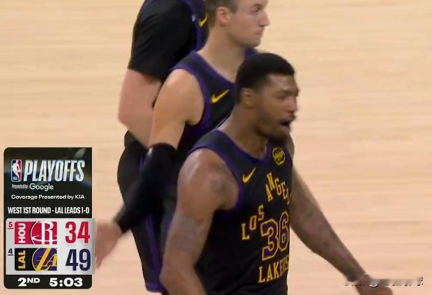 艾顿暴力空接隔扣卡佩拉，确实比卡佩拉强




斯玛特助飞艾顿空接隔扣卡佩拉，这