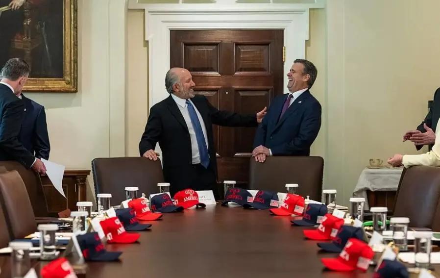 美国总统特使维特科夫和库什纳声称，美国情报部门在关键外交政策问题上系统性地误导美