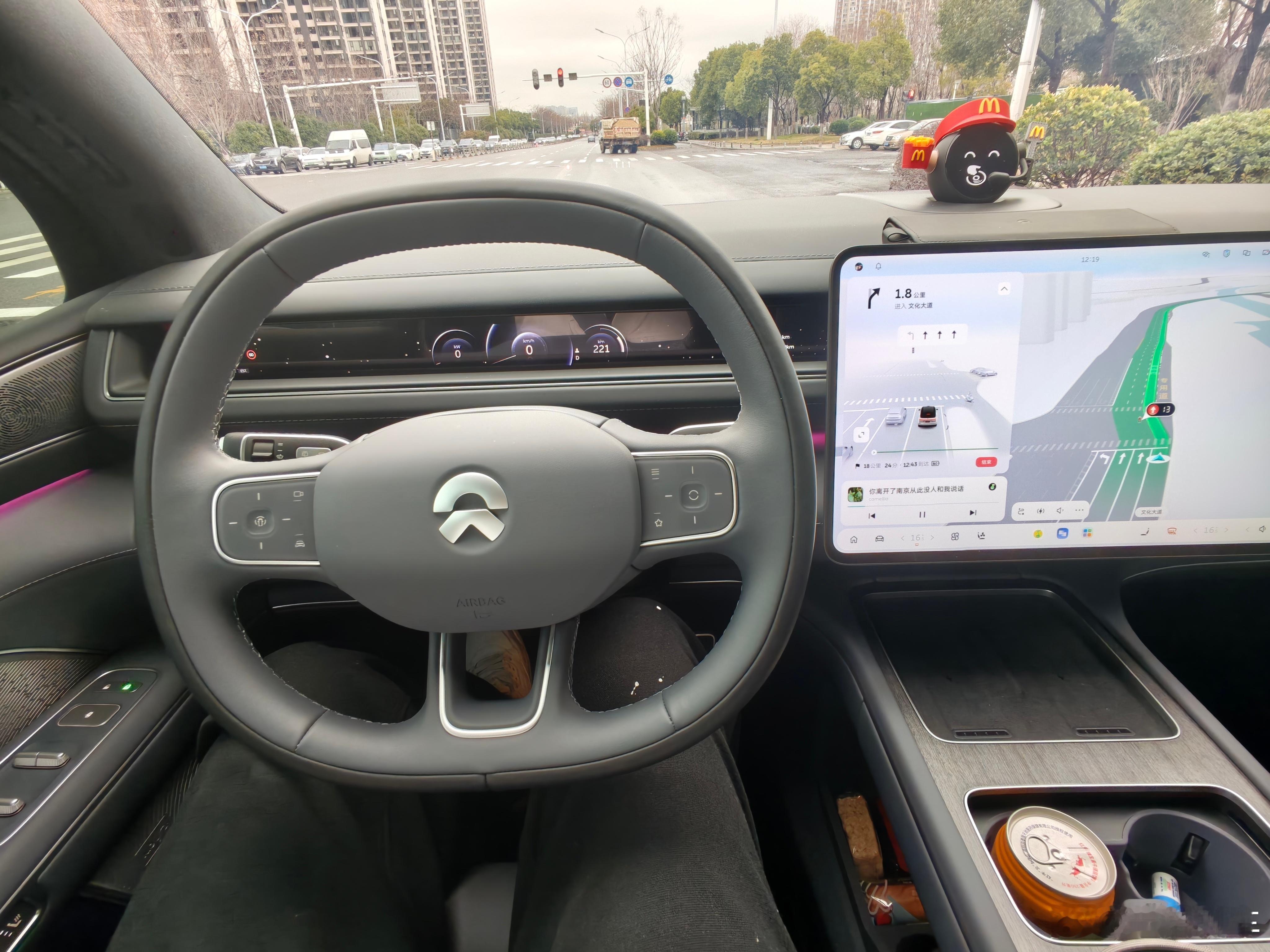 又发现了一个ES8小问题 就是座椅加热跟方向盘加热来的有点慢 现在第6分钟了 只