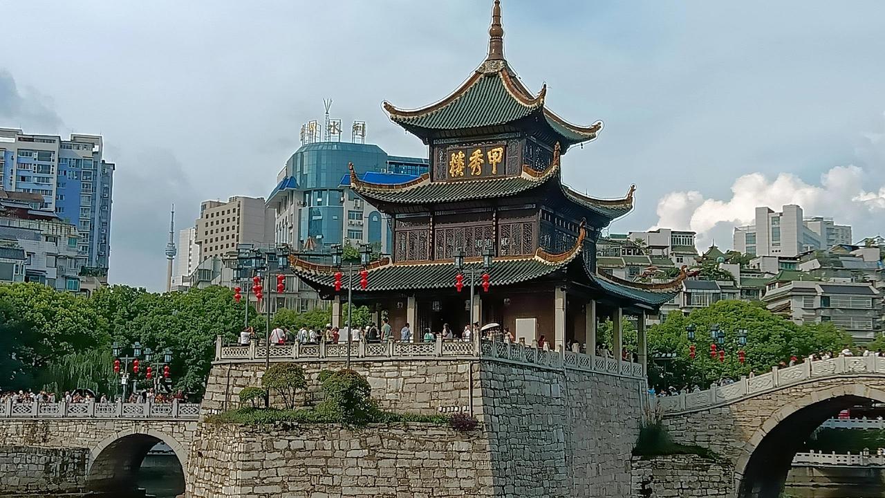 贵阳甲秀楼，网红打卡地。历史古迹 古建筑之美 记录我的旅行足迹 美丽的城市美丽的