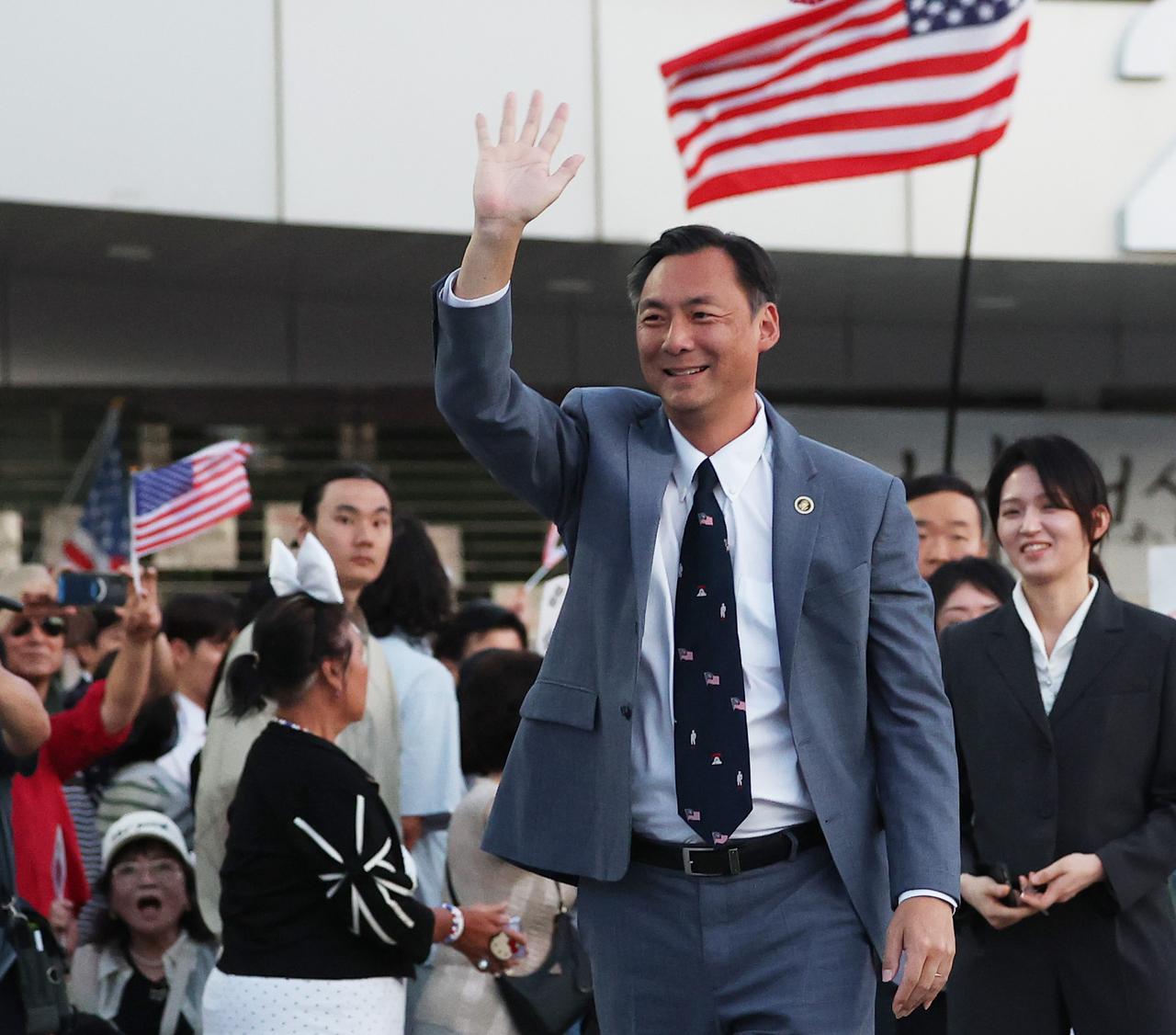 莫尔斯·谭在首尔又吃了闭门羹。周五，首尔行政法院驳回他的诉讼，这位前自由大学教授