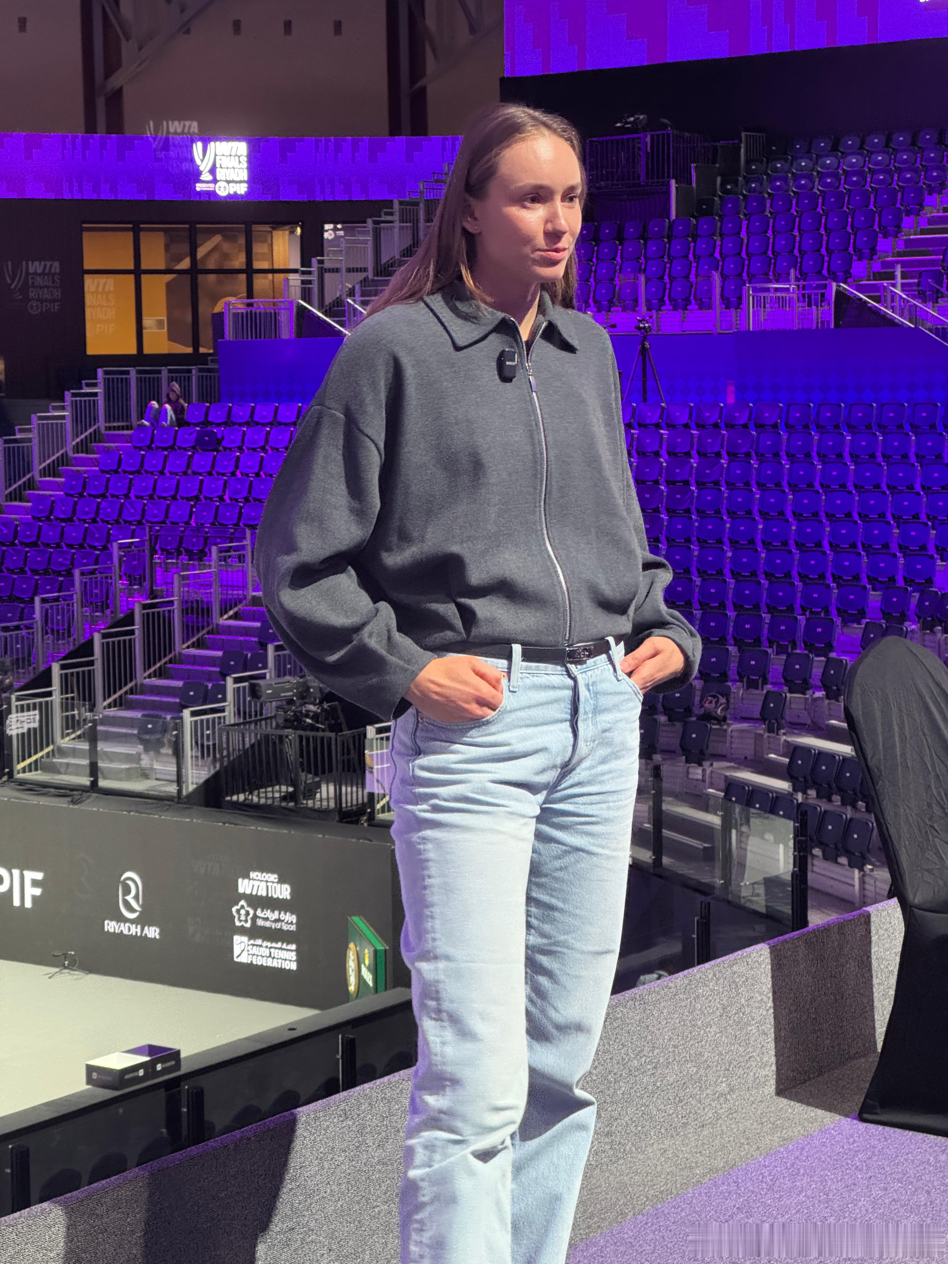 莱巴金娜！WTA年终总决赛媒体日[哇]时刻注意发型的Lena[嘻嘻]wta[超话