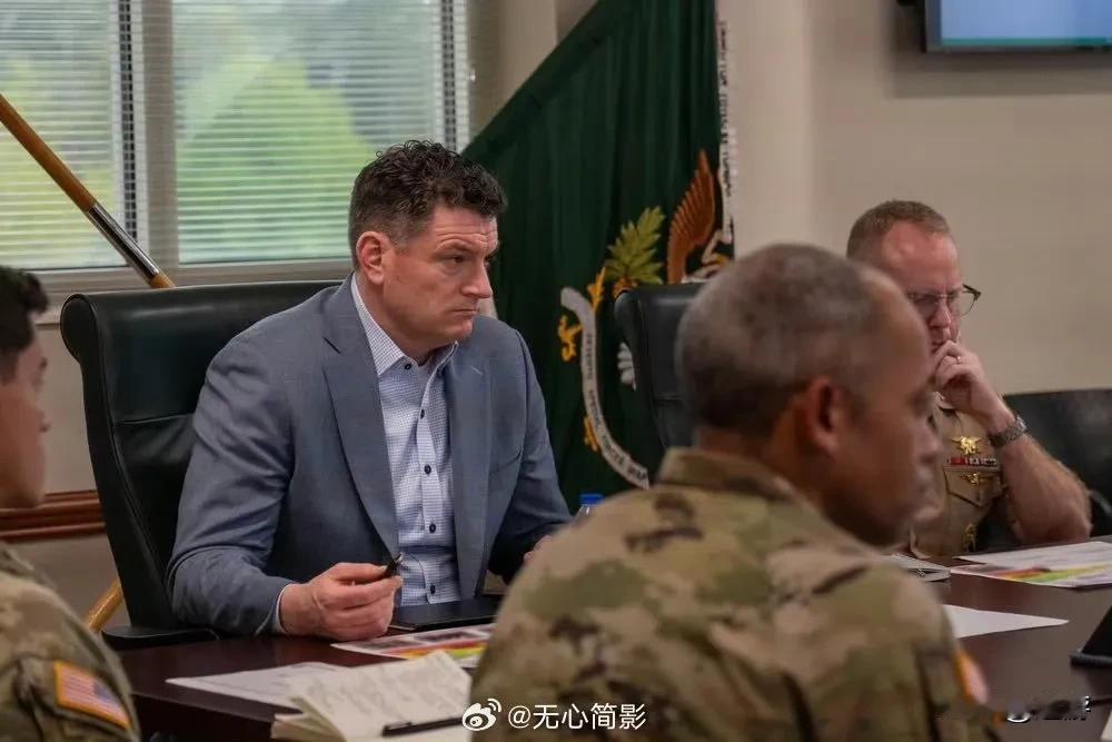 据报道，美国联邦调查局和国防情报局正在调查负责特别行动的助理国防部长克里斯托弗-