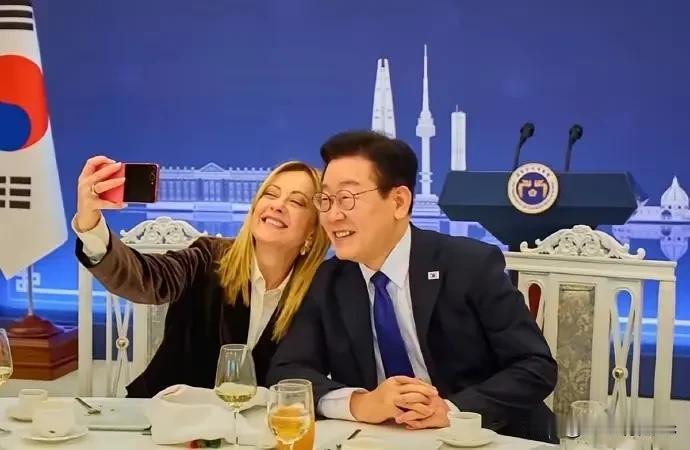 韩国总统李在明亲自率团出席旧金山人工智能峰会，并非一次普通的礼节性外交访问，而是
