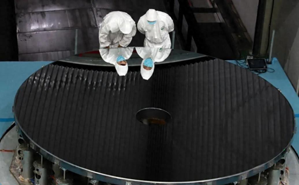 说起碳化硅反射镜，很多人可能觉得陌生，但它可是大国重器的“眼睛”。卫星、导弹、光