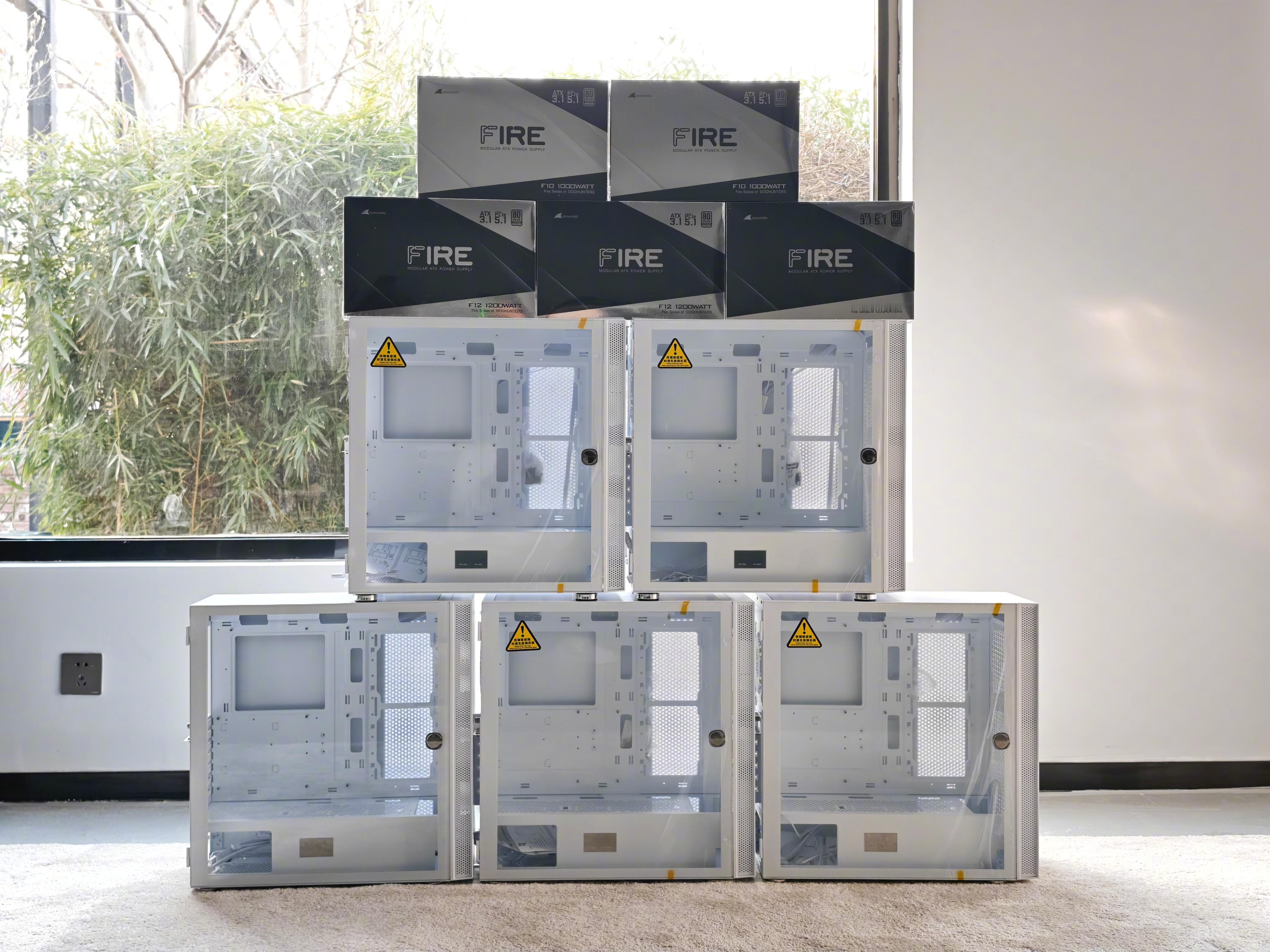 我们之前老给自己跟同行装各种各样的剪辑电脑，大家就老问我们装电脑的事。一般大家日