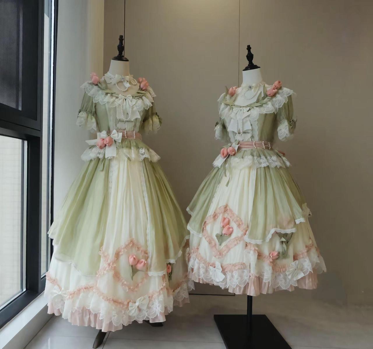 下雨天光线太差啦，公主殿下们大概参考看看，后续会有正式的人台图。长款就是裙摆长了