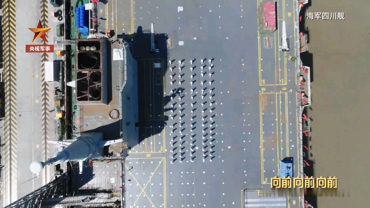 076确定为2燃+6柴电推动力，新能源船和新能源导弹发射车都有了
从官方发布的画