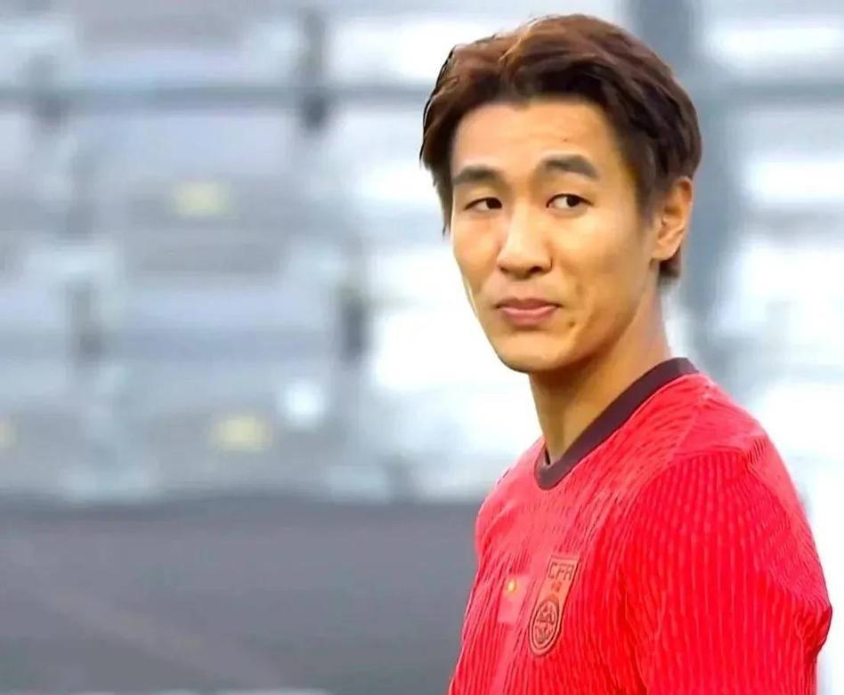 蓉城为何不向中足联申请韦世豪暂缓处罚呢？不是世界杯美国球员红牌有暂缓一年的先例吗