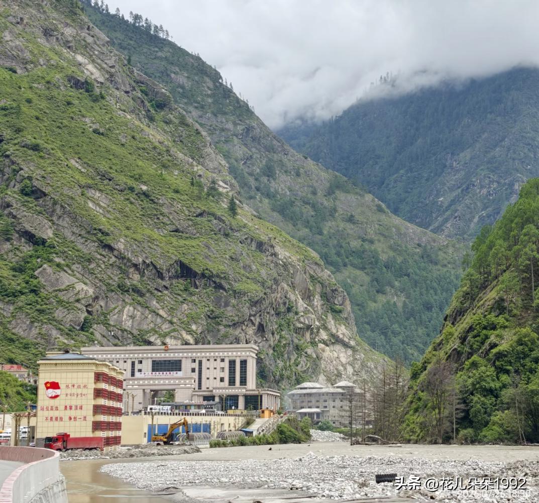 这种只有在地下建避难所，才可以把几千米落差的巨大泥石流躲过去