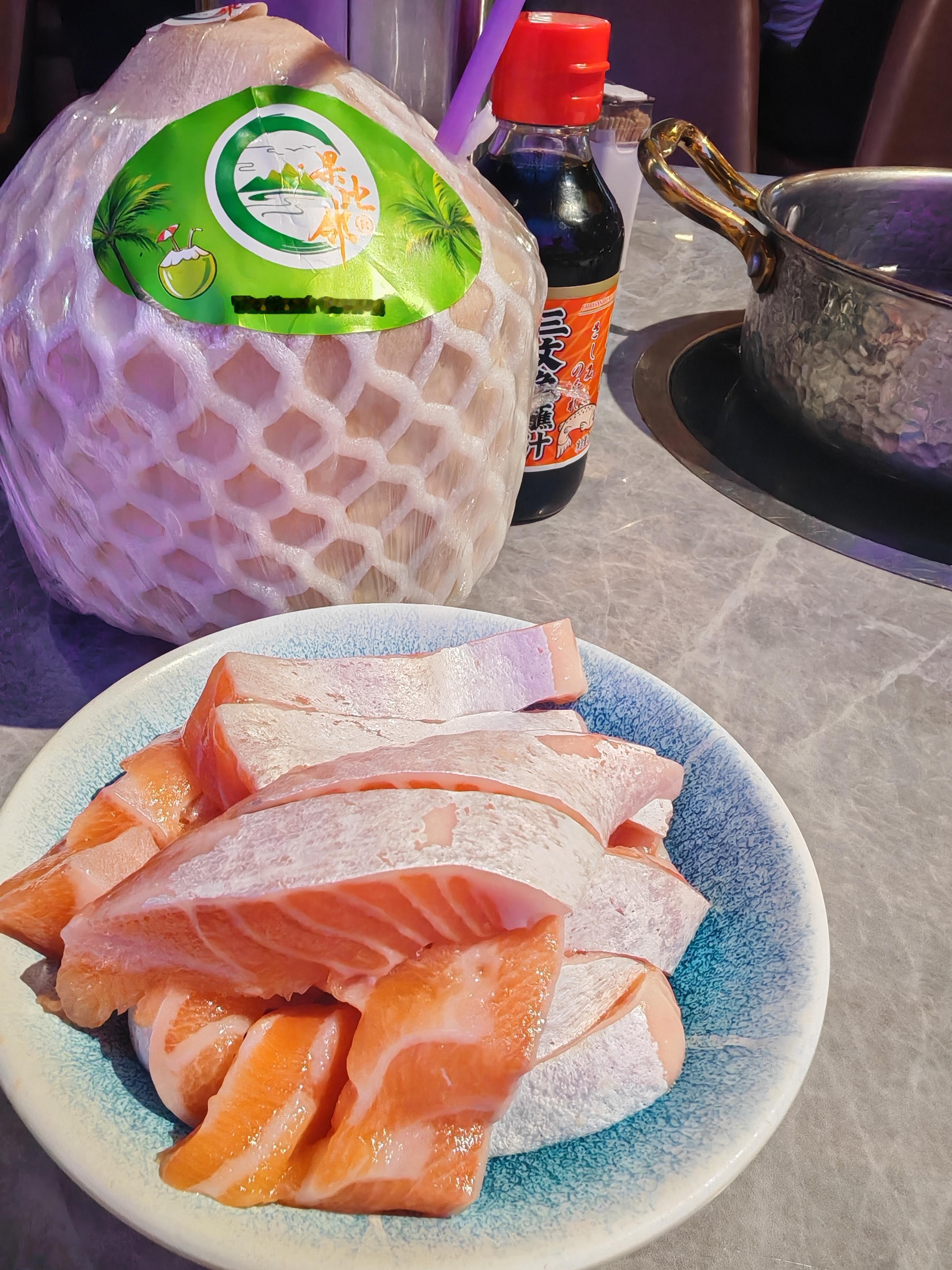 肥美三文鱼 希望你能开心周末愉快