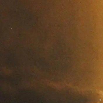 孟子义摔倒李昀锐的反应孟子义在星光大赏颁奖礼登台因踩到裙摆失衡再次摔倒，一旁的李