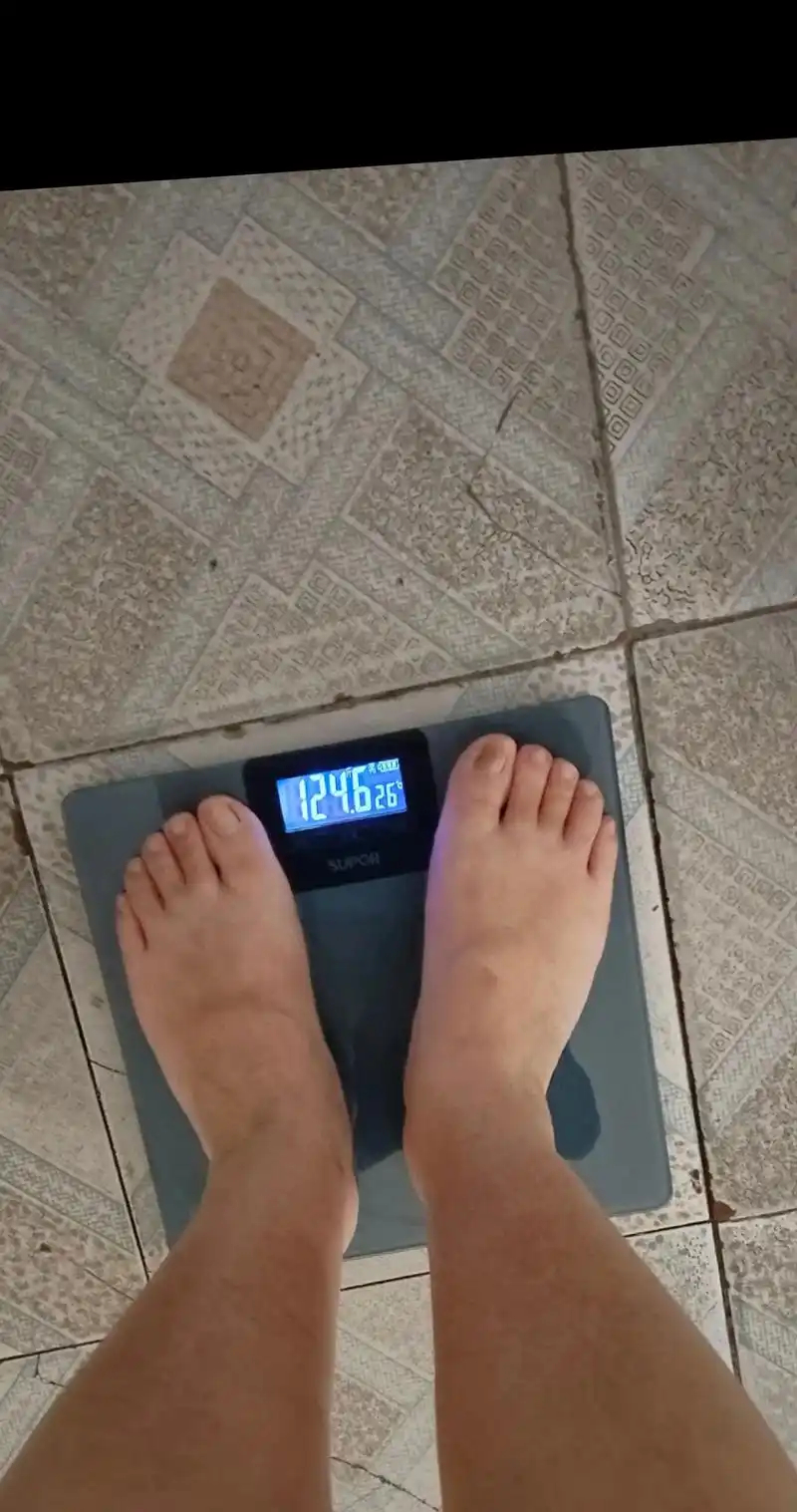 年轻人出差开始带体脂秤了现在不少年轻人出差都随身揣着迷你体脂秤，谁都受过出差狂胖
