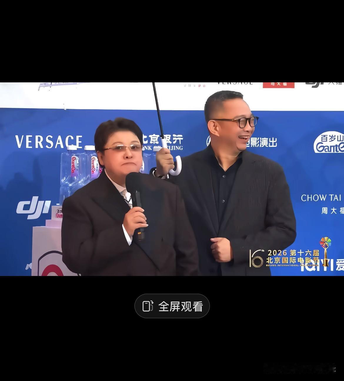 老韩的地位还是高啊！
尽管发生了“走个面”事件，但丝毫动不了她的位置！下雨🌧️