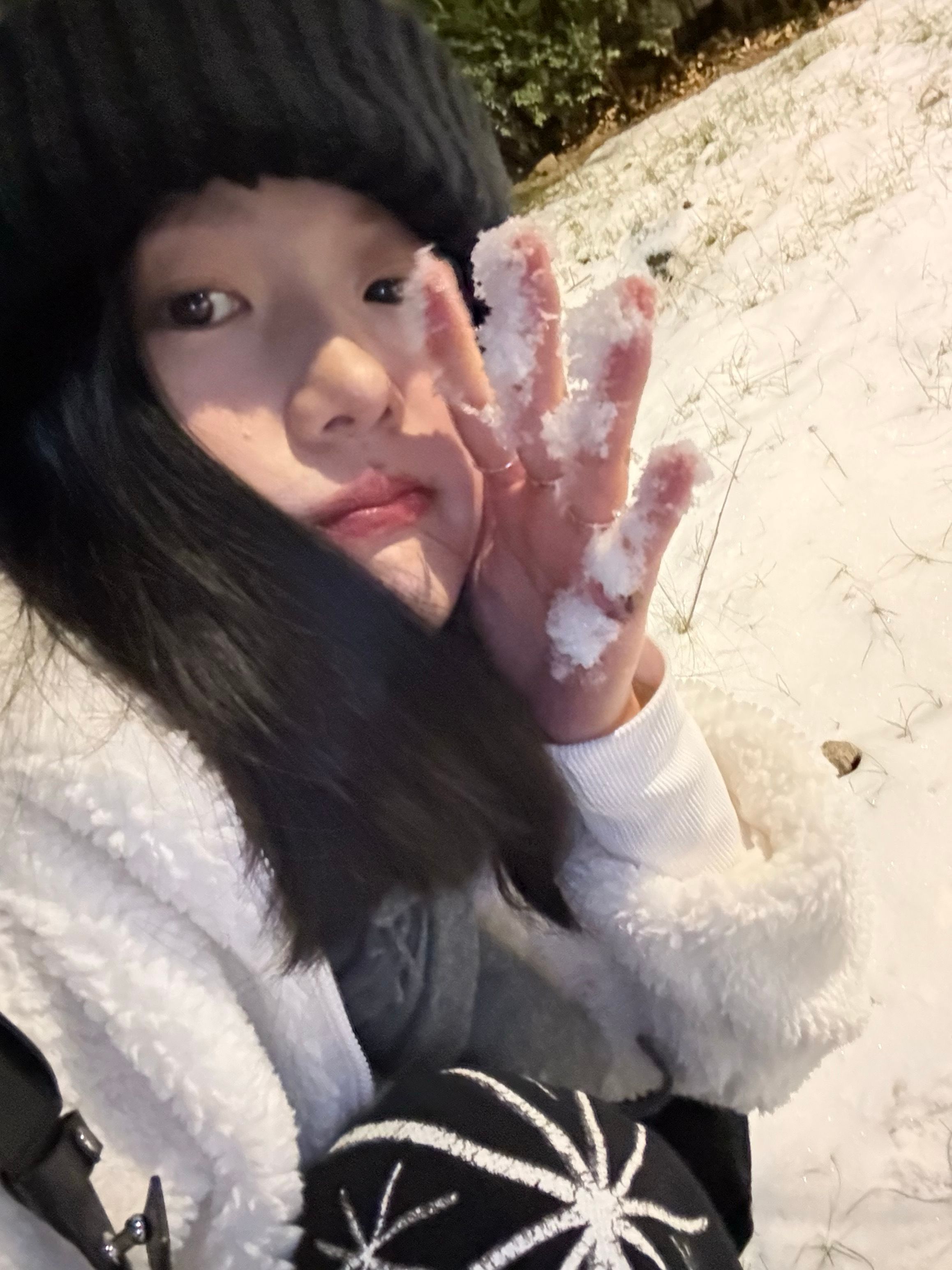 赶上啦 ⛄️ 还有没融化的一丢丢雪地快乐昕球