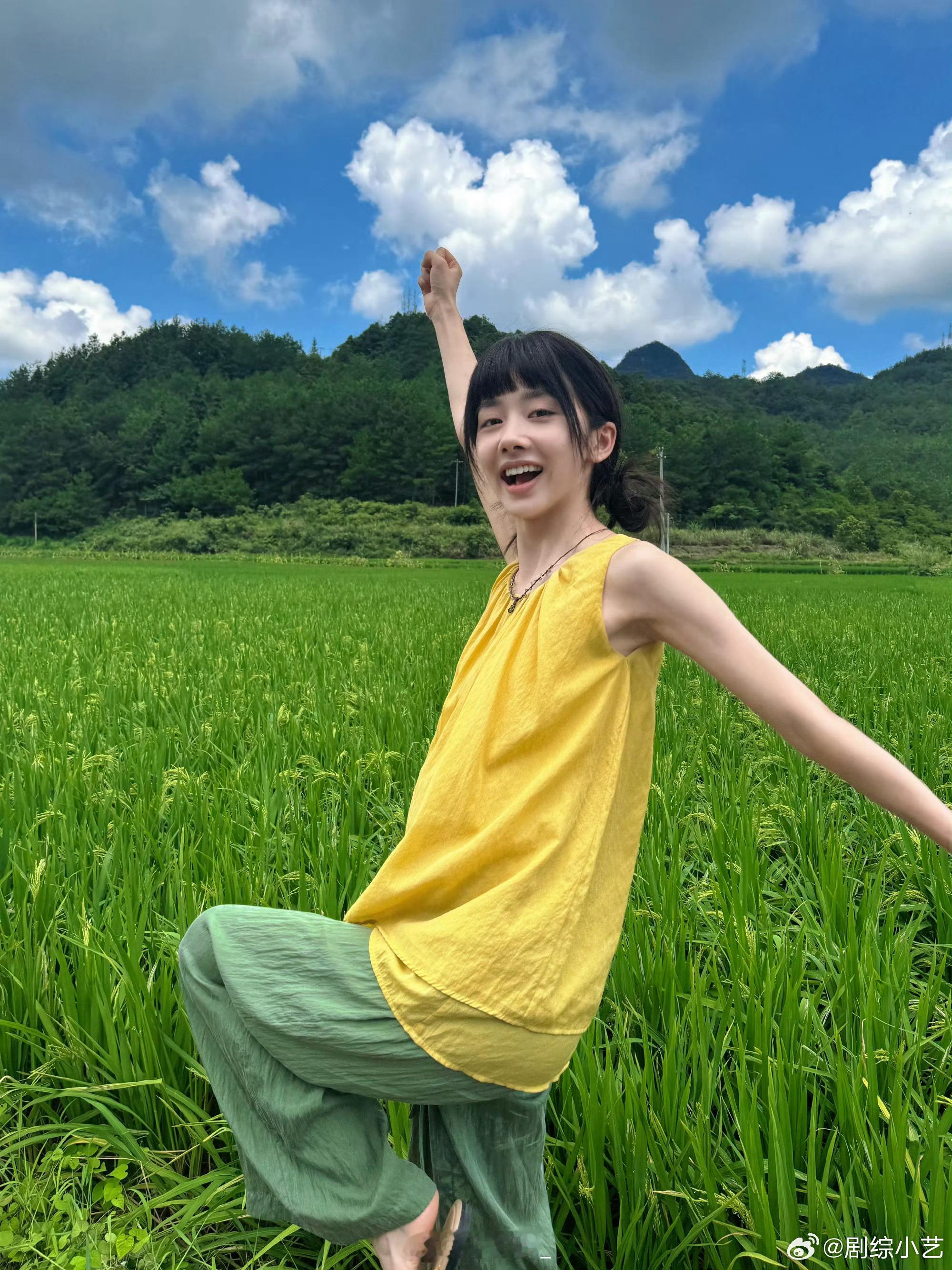 内娱最权威的活爹和奶奶都在这了该热搜因两位老戏骨同框演戏走红，网友公认林永健是荧