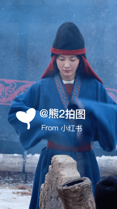 杨幂江山大同路透 这是个什么造型真的是演得十几岁的少女时期吗，我感觉动图会比静态