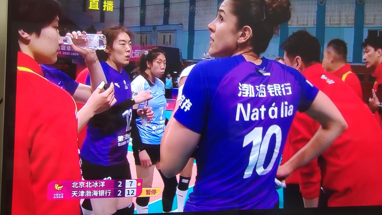 没想到天津女排又是一场五局大战！决胜局天津女排气势如虹，天津女排15-8拿下决胜