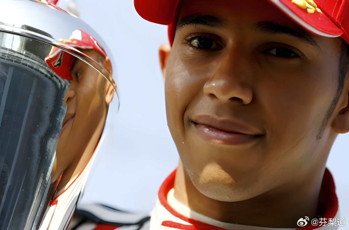 F1中国大奖赛安东内利夺F1中国站冠军恭喜未满20岁的小KIMI，F1生涯首个分