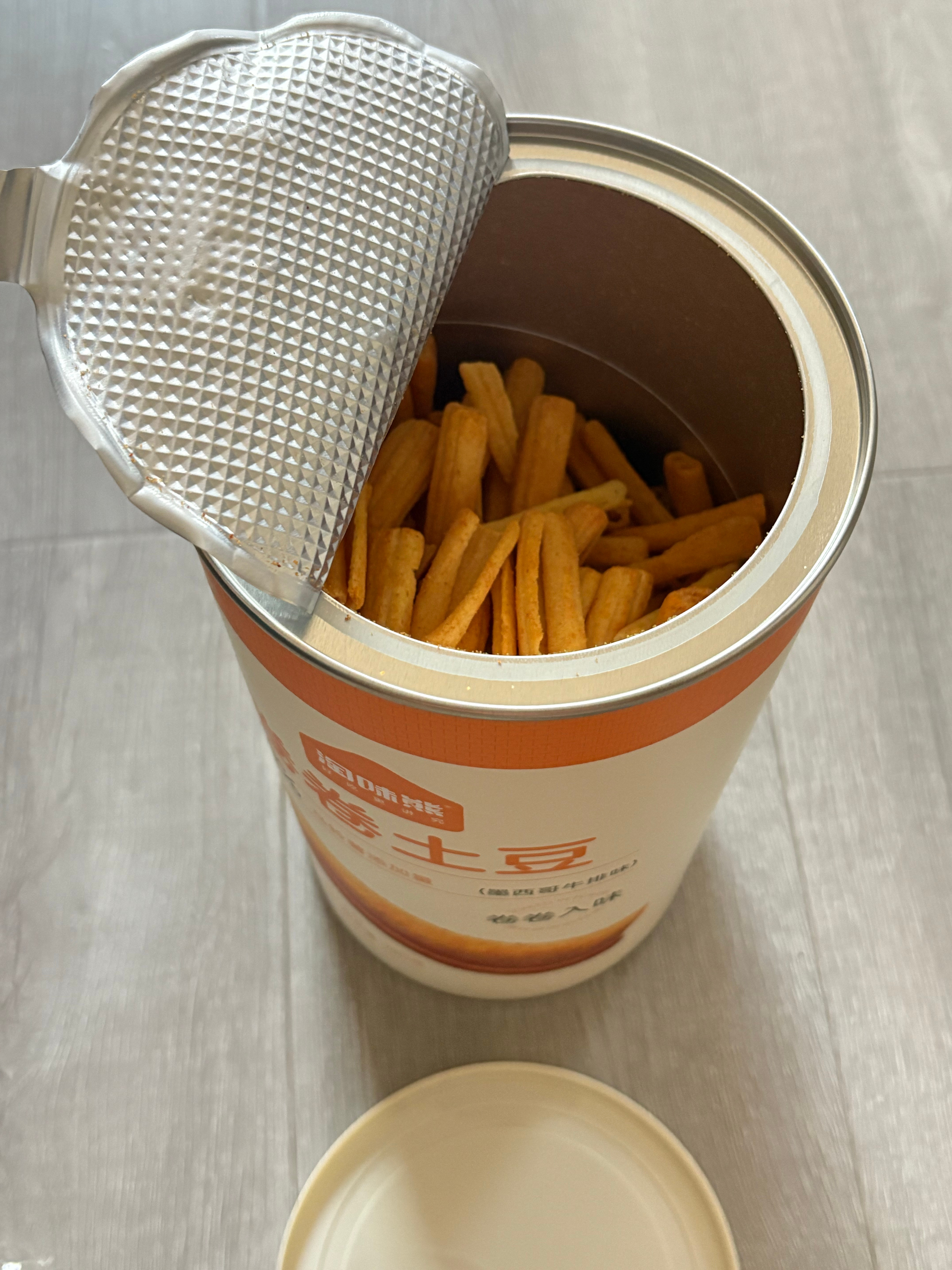 谁给我买的零食哇好大一罐！！[爱慕] ​​​