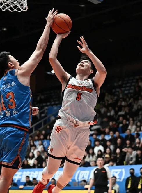 媒体人：大胜48分！广东球员们抓住了这次练兵机会
03月29日讯，在CBA常规赛