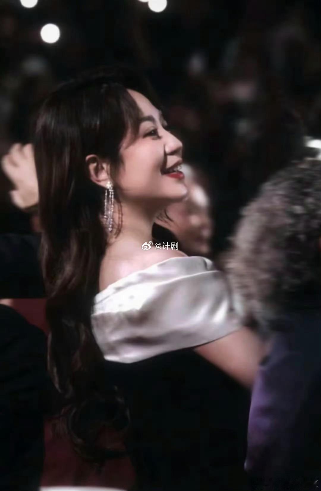 马丽我是看着你长大的 超幸福鞋垫里那个东北女孩，春晚舞台上摔倒的老太太，每一个形