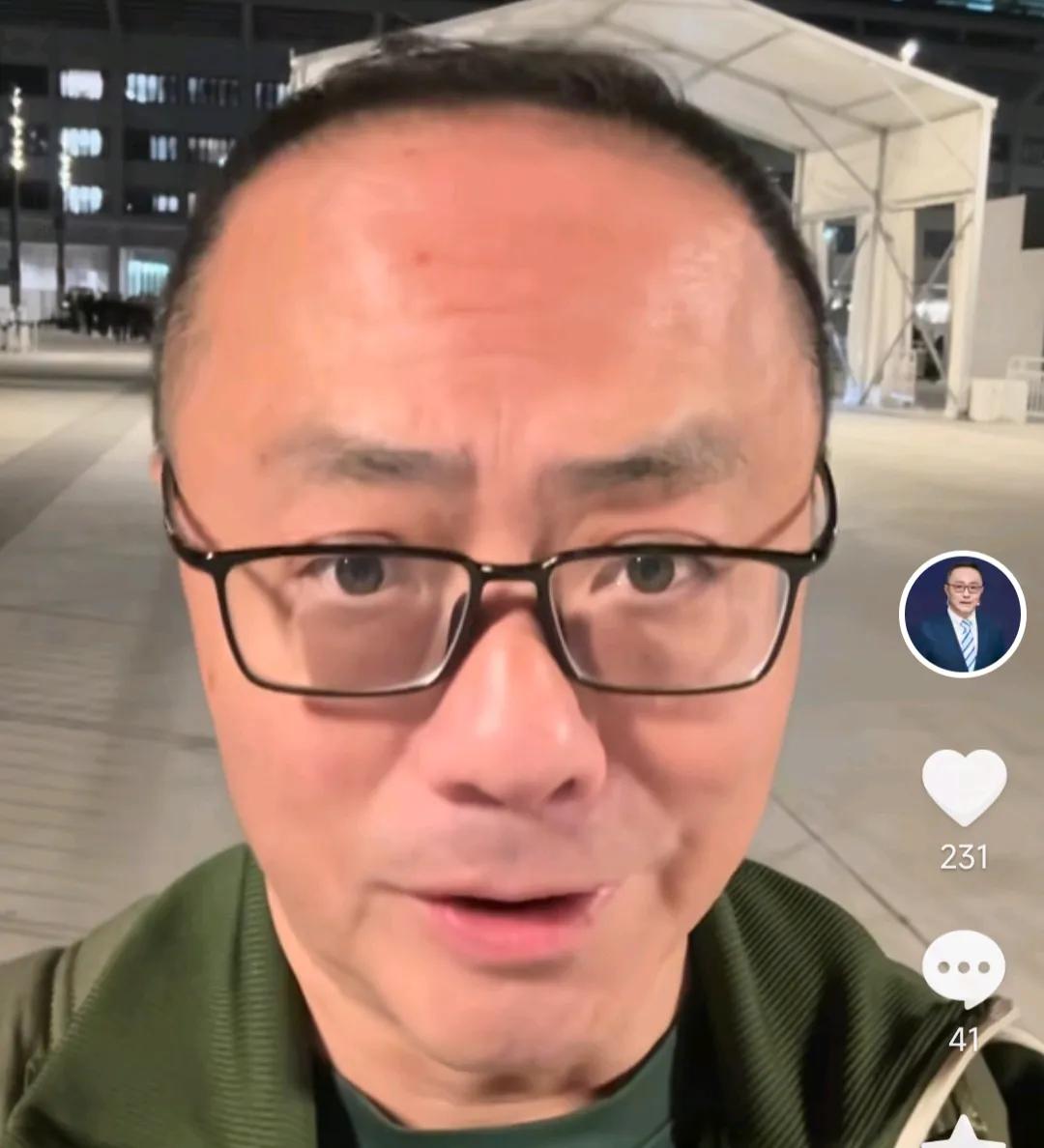解说员魏翊东表示，他并不认同曹永竟拼抢的动作是红牌。
在北京国安队主场对阵大连英