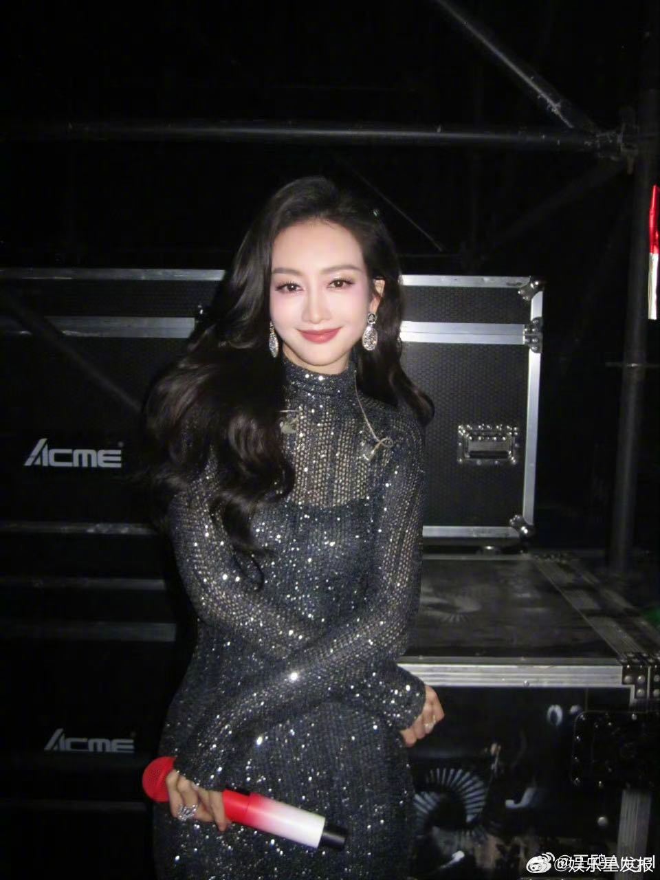 王鸥紧张也靠喝水缓解又听到王鸥唱成全了 王鸥vlog来啦！一键获取15分钟的快乐