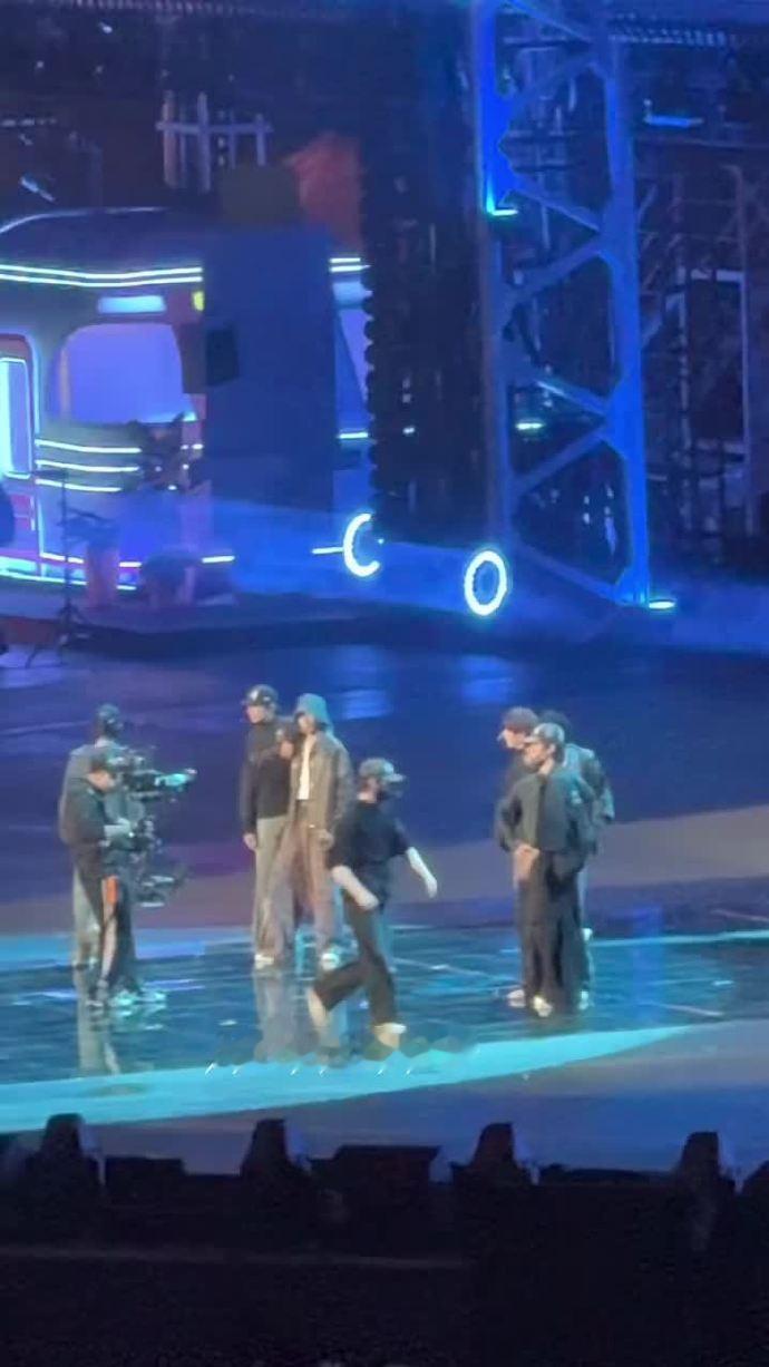 时代少年团王嘉尔对你爱不完彩排路透王嘉尔时代少年团合作对你爱不完 时代少年团王嘉