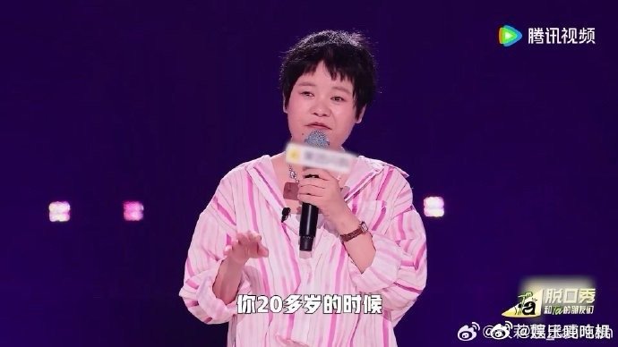 王小利的幽默是靠被爱环境滋养的 看王小利在脱口秀里的自信从容，就知道被爱滋养的人